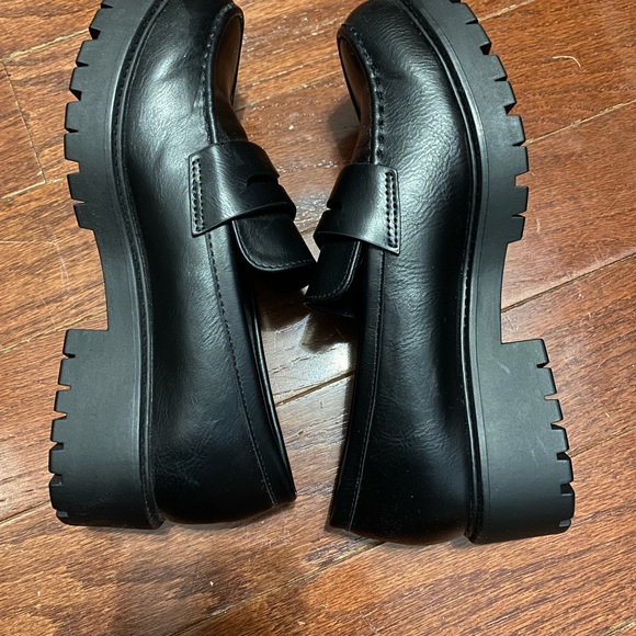 Women Slip on loafers aka penny loafers - Picture 5 of 6